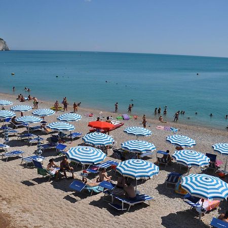 Mattinata Camping Bagian luar foto
