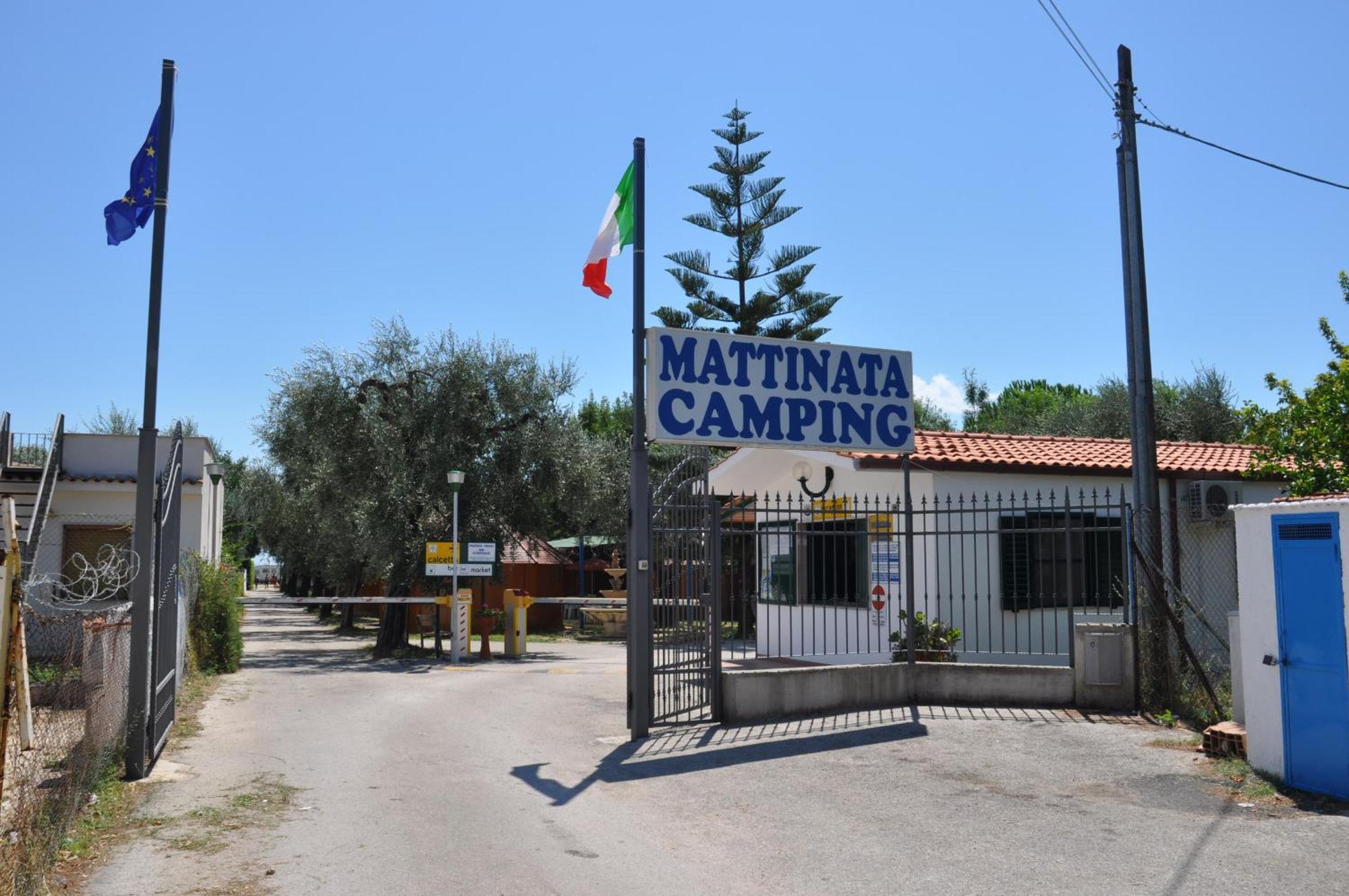 Mattinata Camping Bagian luar foto