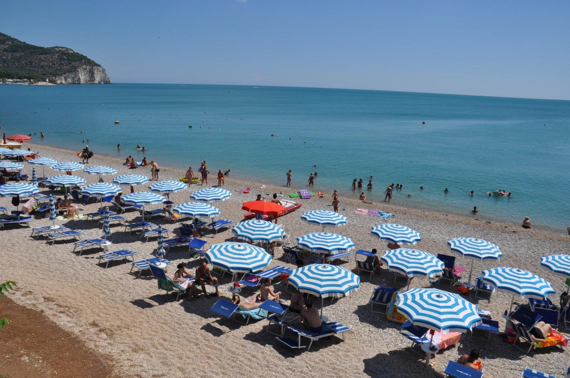 Mattinata Camping Bagian luar foto