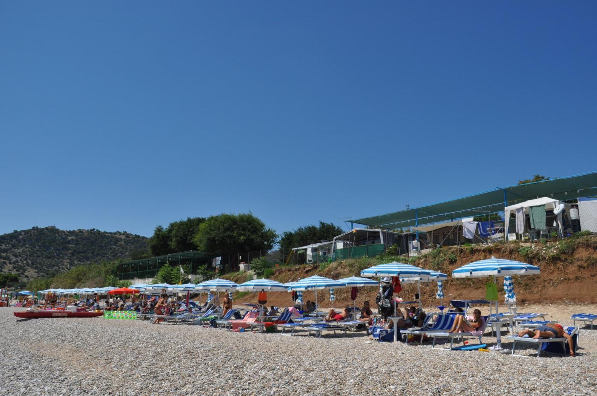 Mattinata Camping Bagian luar foto