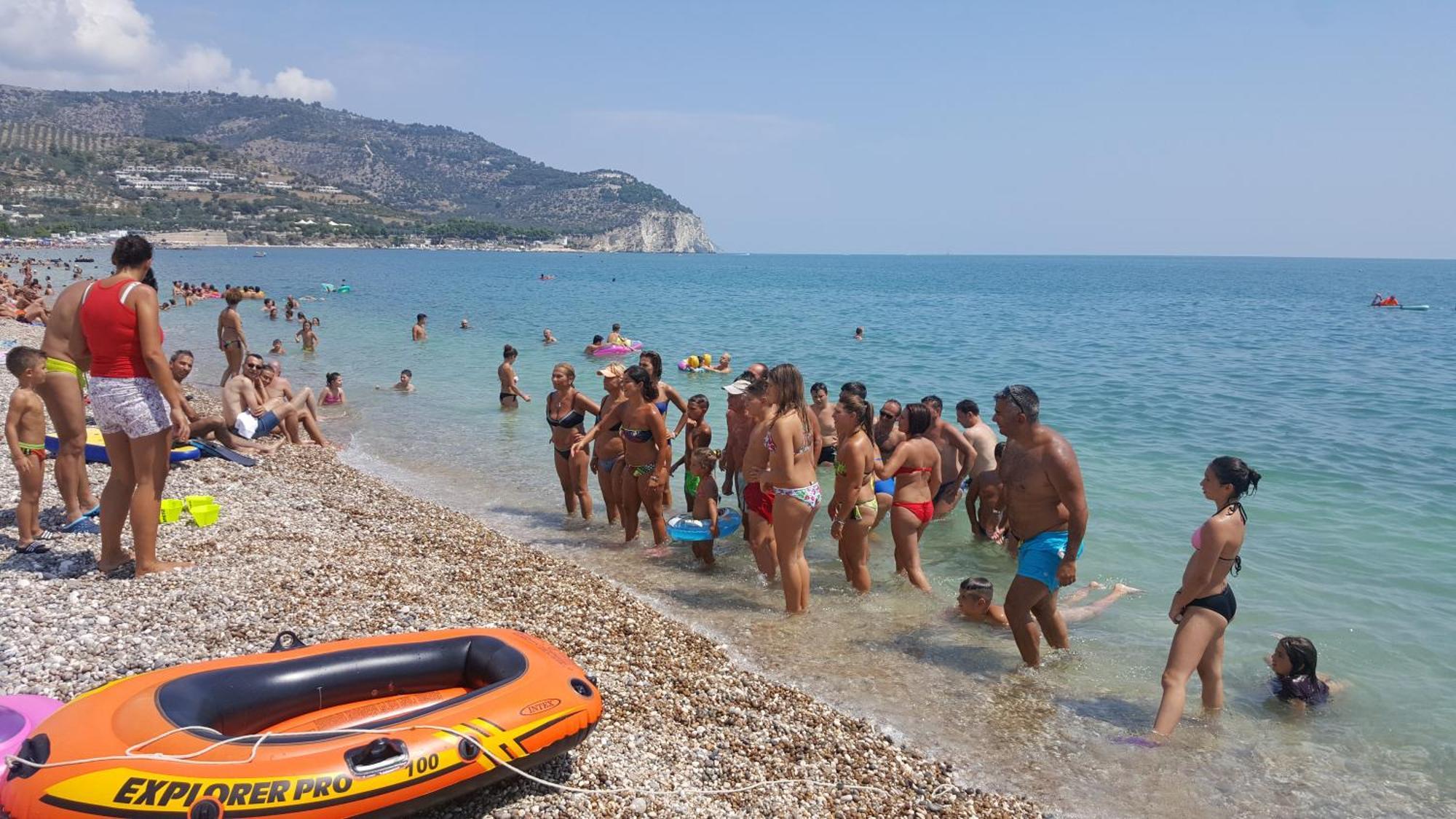 Mattinata Camping Bagian luar foto